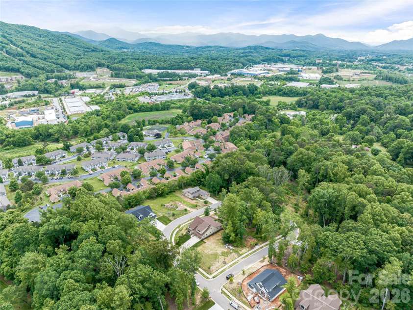 37 Ashe Park Circle, Asheville, NC 28806.  MLS# CAR4420096, YatesRealty ID 48516. 