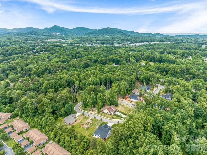 37 Ashe Park Circle, Asheville, NC 28806.  MLS# CAR4420096, YatesRealty ID 48516. 