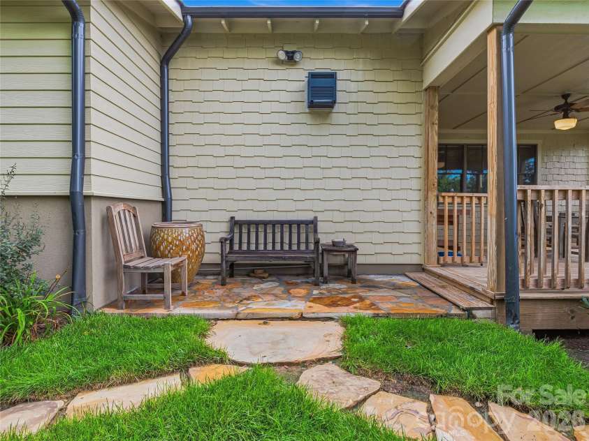 37 Ashe Park Circle, Asheville, NC 28806.  MLS# CAR4420096, YatesRealty ID 48516. 