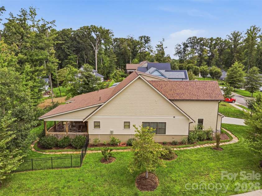 37 Ashe Park Circle, Asheville, NC 28806.  MLS# CAR4420096, YatesRealty ID 48516. 