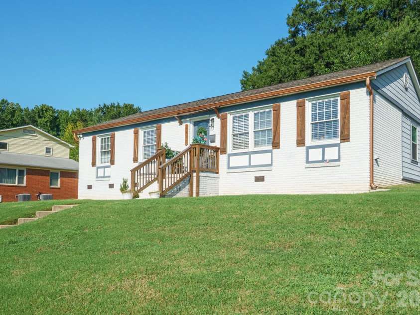 1411 Dean Street, Charlotte, NC 28216.  MLS# CAR4420724, YatesRealty ID 48517. 