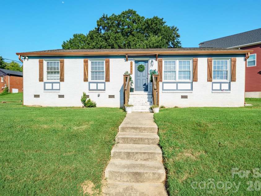 1411 Dean Street, Charlotte, NC 28216.  MLS# CAR4420724, YatesRealty ID 48517. 