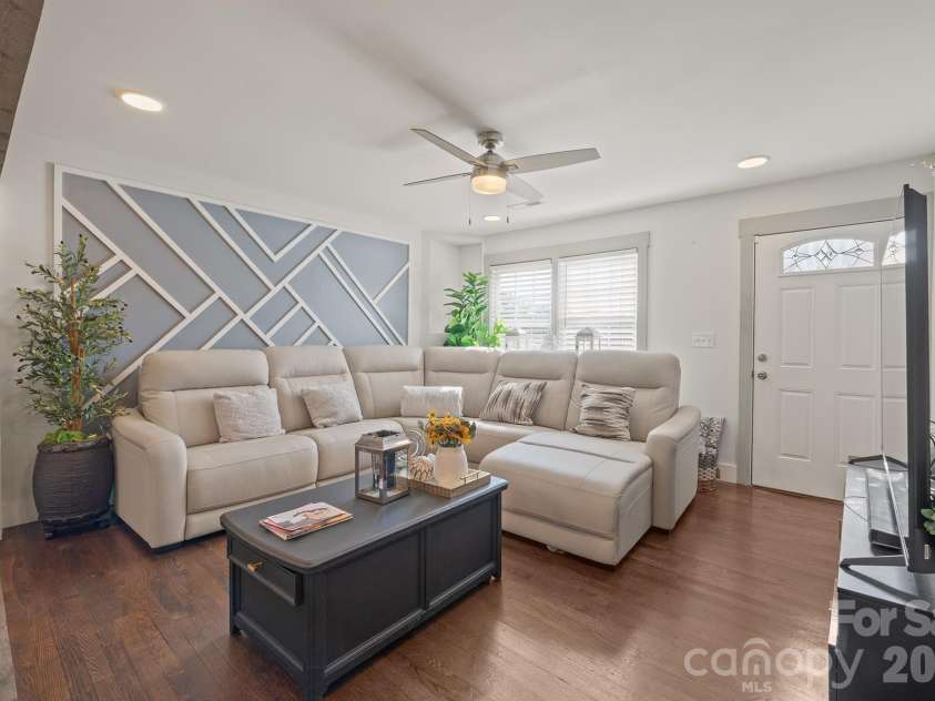 1411 Dean Street, Charlotte, NC 28216.  MLS# CAR4420724, YatesRealty ID 48517. 