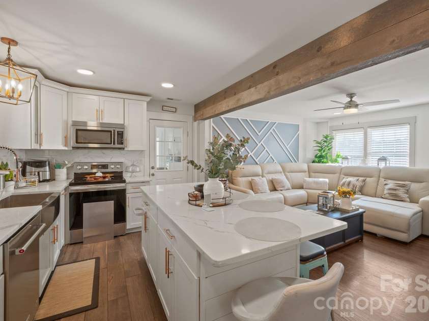 1411 Dean Street, Charlotte, NC 28216.  MLS# CAR4420724, YatesRealty ID 48517. 