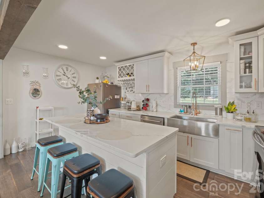 1411 Dean Street, Charlotte, NC 28216.  MLS# CAR4420724, YatesRealty ID 48517. 