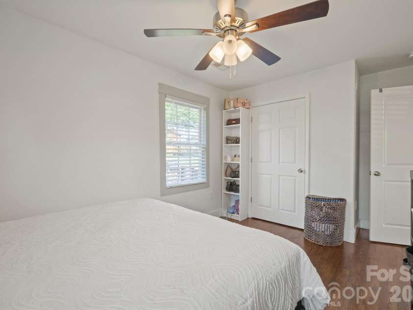 1411 Dean Street, Charlotte, NC 28216.  MLS# CAR4420724, YatesRealty ID 48517. 