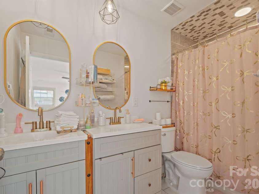 1411 Dean Street, Charlotte, NC 28216.  MLS# CAR4420724, YatesRealty ID 48517. 