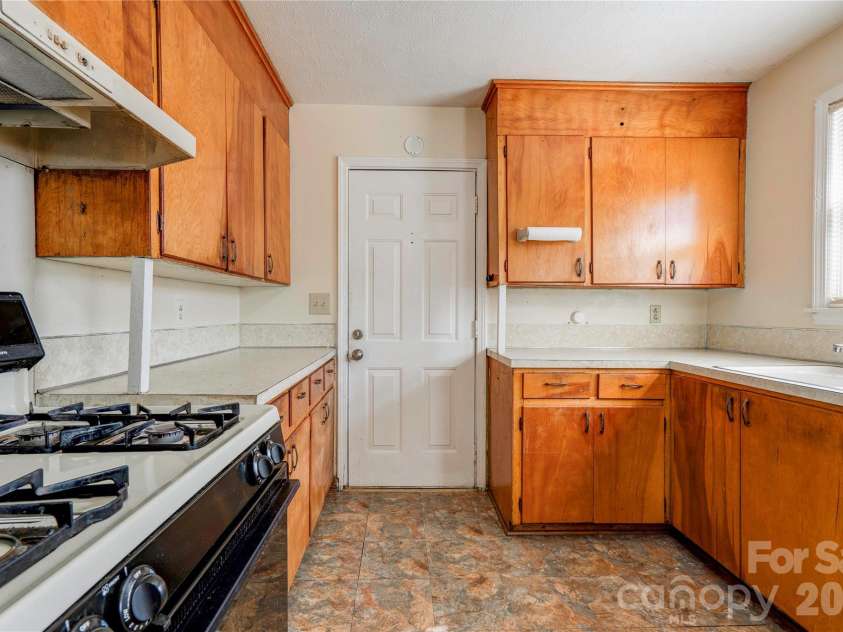 311 Best Street, Shelby, NC 28150.  MLS# CAR4344466, YatesRealty ID 4852. 