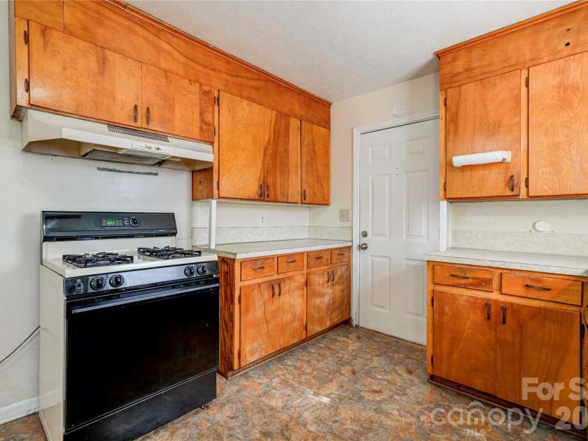 311 Best Street, Shelby, NC 28150.  MLS# CAR4344466, YatesRealty ID 4852. 