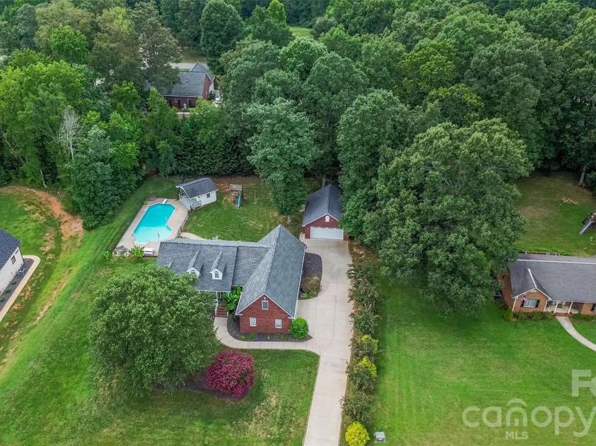 204 Seven Springs Loop, Statesville, NC 28625.  MLS# CAR4420827, YatesRealty ID 48520. 
