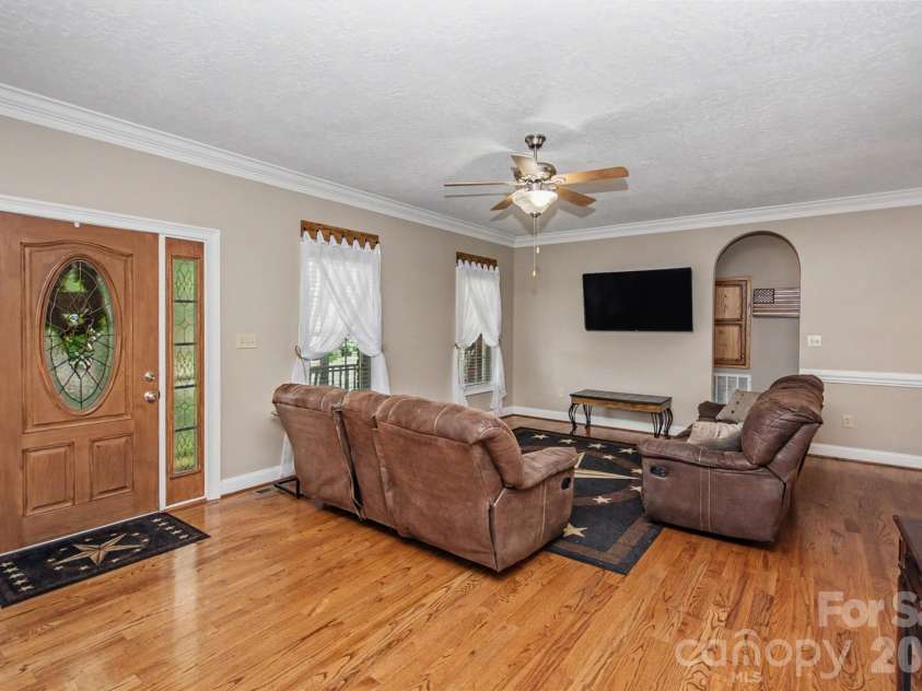 204 Seven Springs Loop, Statesville, NC 28625.  MLS# CAR4420827, YatesRealty ID 48520. 