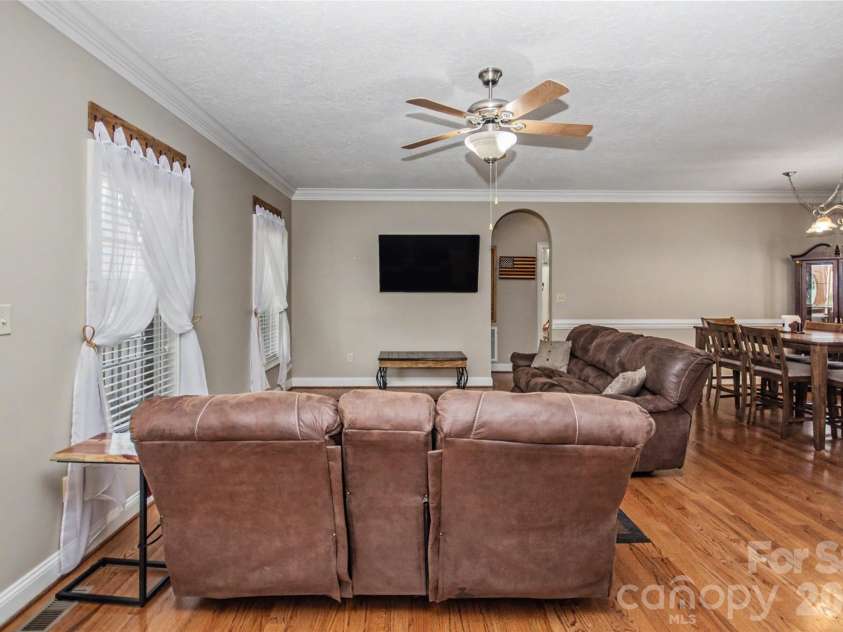 204 Seven Springs Loop, Statesville, NC 28625.  MLS# CAR4420827, YatesRealty ID 48520. 