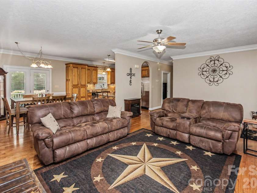 204 Seven Springs Loop, Statesville, NC 28625.  MLS# CAR4420827, YatesRealty ID 48520. 