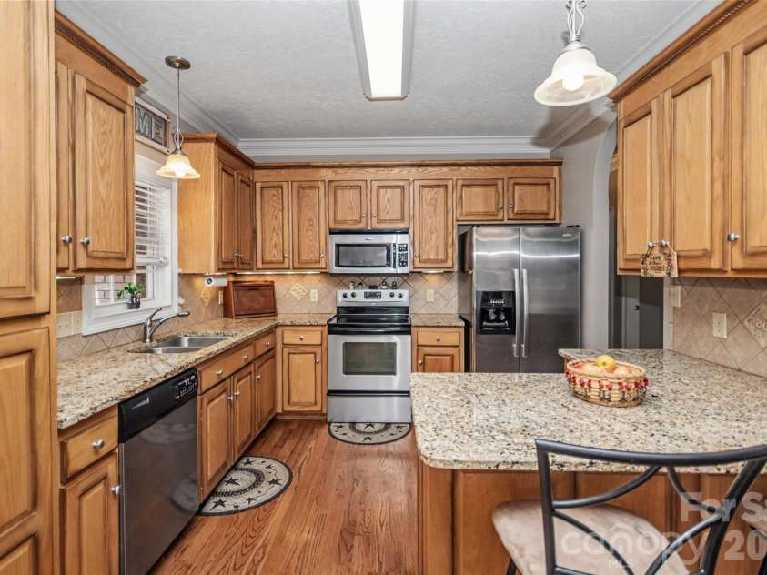 204 Seven Springs Loop, Statesville, NC 28625.  MLS# CAR4420827, YatesRealty ID 48520. 