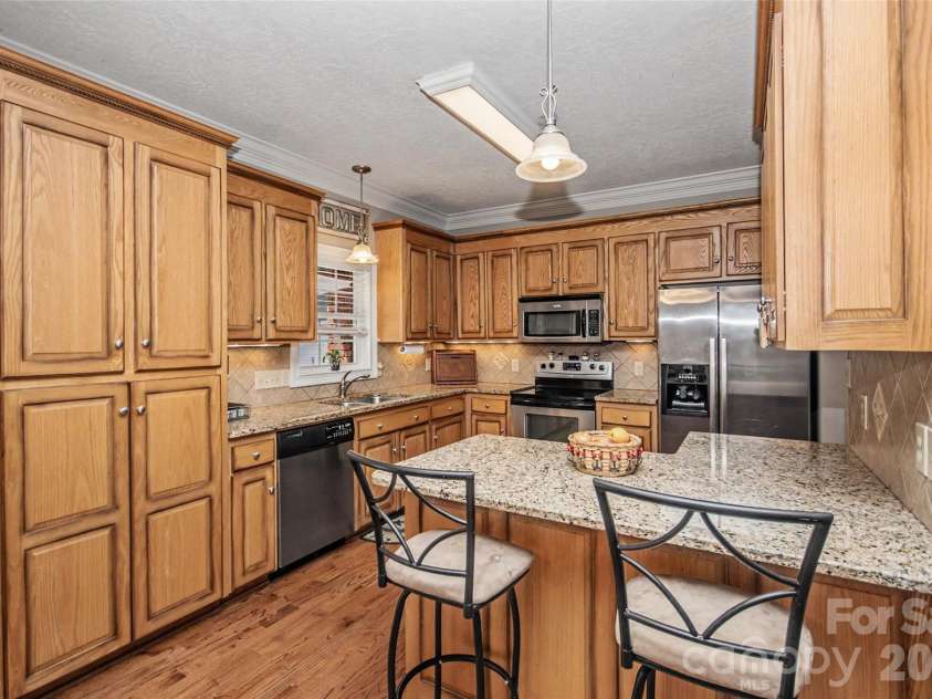 204 Seven Springs Loop, Statesville, NC 28625.  MLS# CAR4420827, YatesRealty ID 48520. 