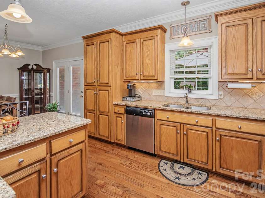 204 Seven Springs Loop, Statesville, NC 28625.  MLS# CAR4420827, YatesRealty ID 48520. 
