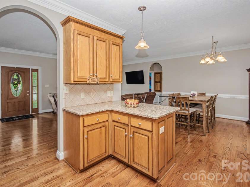 204 Seven Springs Loop, Statesville, NC 28625.  MLS# CAR4420827, YatesRealty ID 48520. 