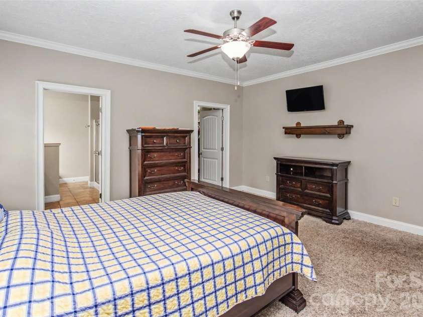 204 Seven Springs Loop, Statesville, NC 28625.  MLS# CAR4420827, YatesRealty ID 48520. 