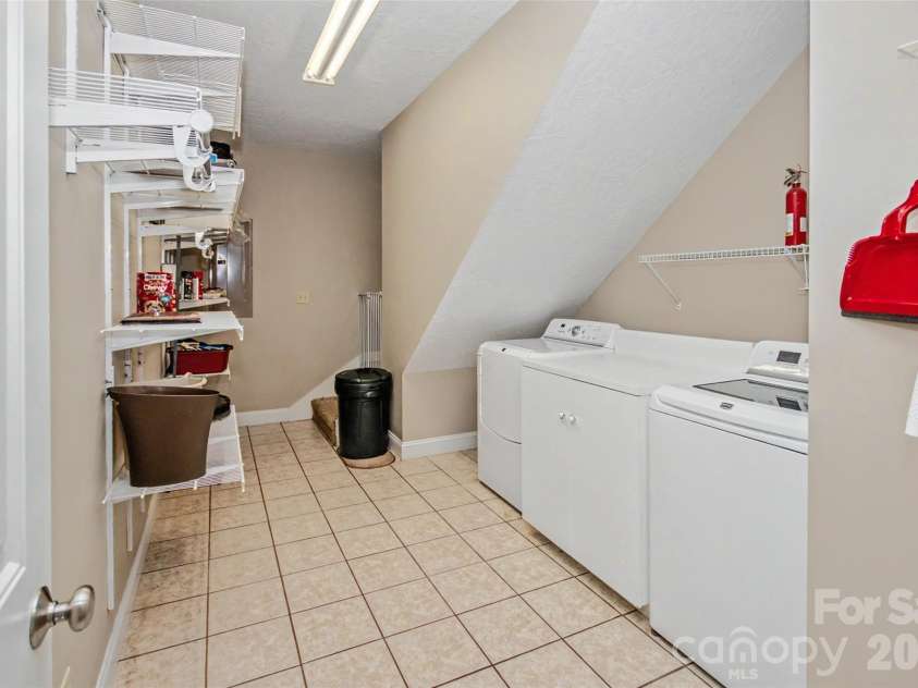 204 Seven Springs Loop, Statesville, NC 28625.  MLS# CAR4420827, YatesRealty ID 48520. 