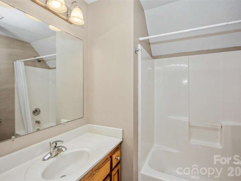 204 Seven Springs Loop, Statesville, NC 28625.  MLS# CAR4420827, YatesRealty ID 48520. 