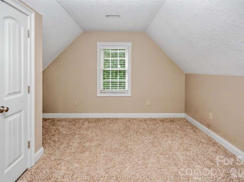 204 Seven Springs Loop, Statesville, NC 28625.  MLS# CAR4420827, YatesRealty ID 48520. 