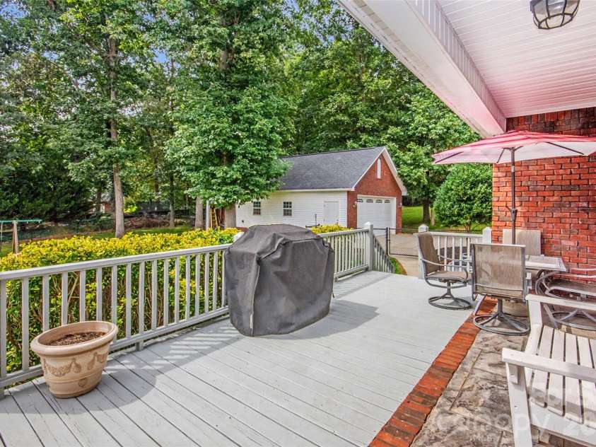 204 Seven Springs Loop, Statesville, NC 28625.  MLS# CAR4420827, YatesRealty ID 48520. 