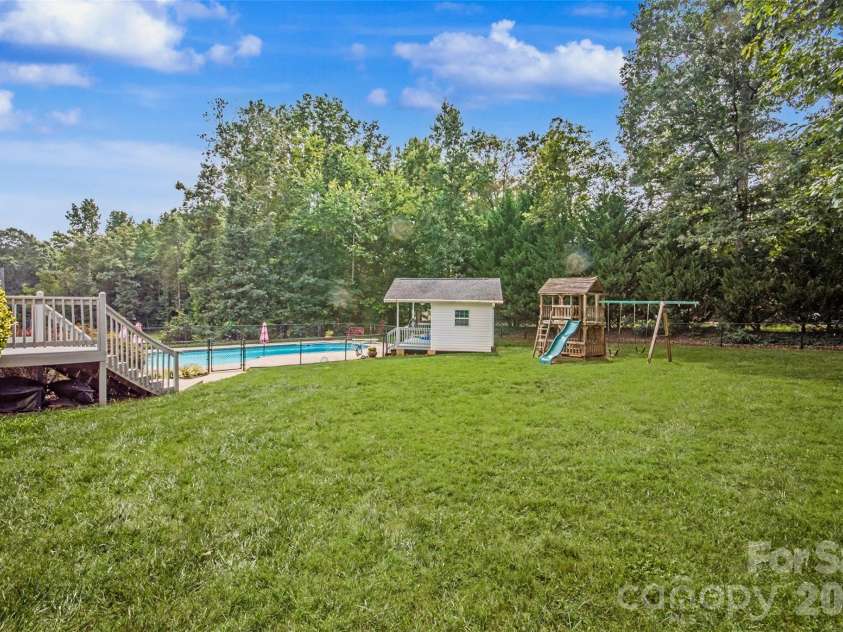 204 Seven Springs Loop, Statesville, NC 28625.  MLS# CAR4420827, YatesRealty ID 48520. 