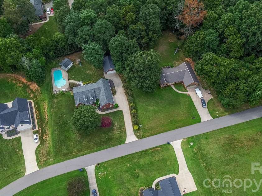 204 Seven Springs Loop, Statesville, NC 28625.  MLS# CAR4420827, YatesRealty ID 48520. 