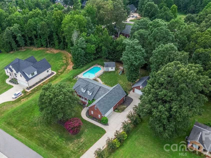 204 Seven Springs Loop, Statesville, NC 28625.  MLS# CAR4420827, YatesRealty ID 48520. 