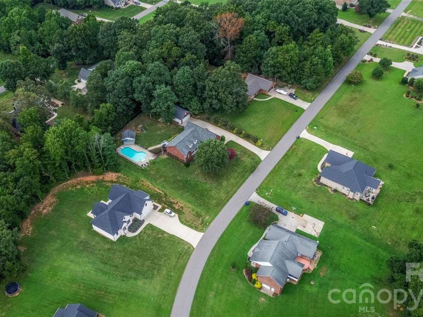 204 Seven Springs Loop, Statesville, NC 28625.  MLS# CAR4420827, YatesRealty ID 48520. 