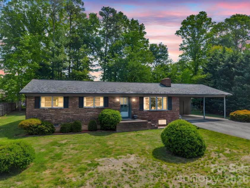 121 Greenfield Lane, Hendersonville, NC 28792.  MLS# CAR4420728, YatesRealty ID 48522. 