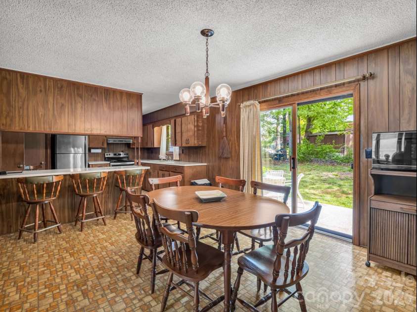 121 Greenfield Lane, Hendersonville, NC 28792.  MLS# CAR4420728, YatesRealty ID 48522. 