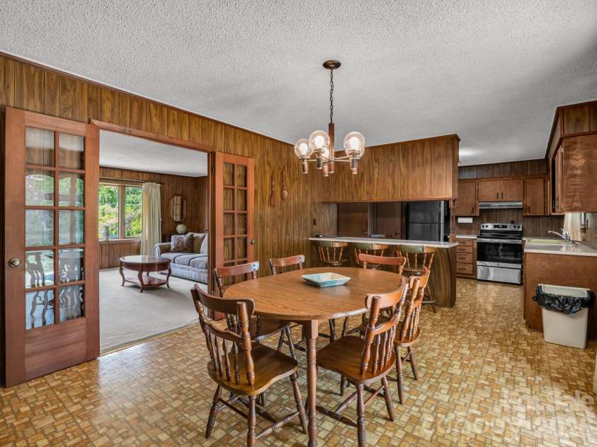 121 Greenfield Lane, Hendersonville, NC 28792.  MLS# CAR4420728, YatesRealty ID 48522. 