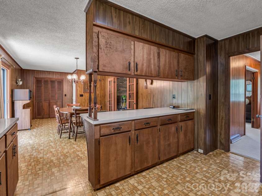 121 Greenfield Lane, Hendersonville, NC 28792.  MLS# CAR4420728, YatesRealty ID 48522. 