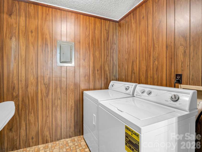 121 Greenfield Lane, Hendersonville, NC 28792.  MLS# CAR4420728, YatesRealty ID 48522. 