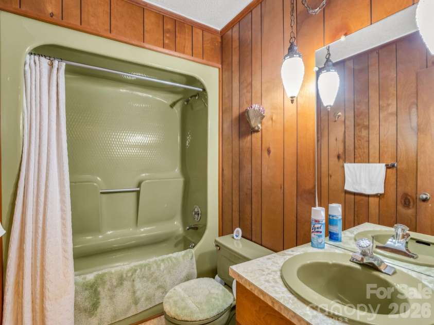121 Greenfield Lane, Hendersonville, NC 28792.  MLS# CAR4420728, YatesRealty ID 48522. 