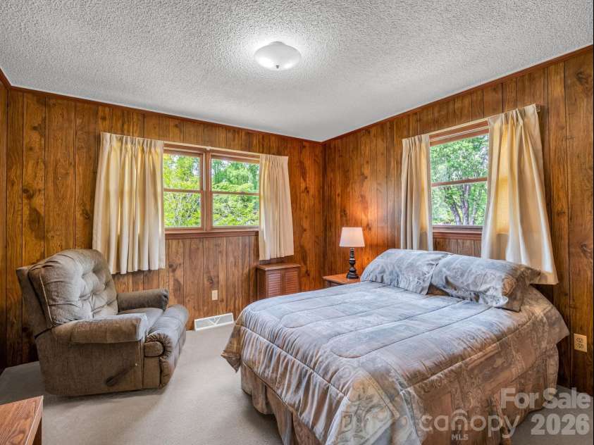 121 Greenfield Lane, Hendersonville, NC 28792.  MLS# CAR4420728, YatesRealty ID 48522. 