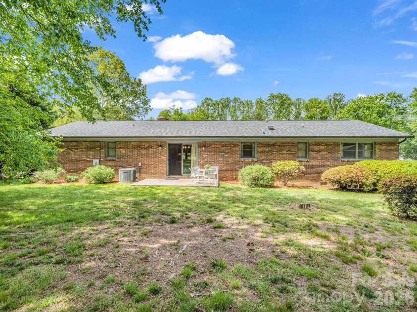 121 Greenfield Lane, Hendersonville, NC 28792.  MLS# CAR4420728, YatesRealty ID 48522. 