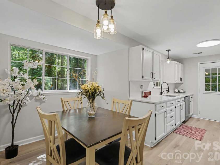 3140 Piney Grove Road, Charlotte, NC 28212.  MLS# CAR4419986, YatesRealty ID 48523. 