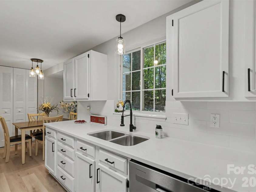 3140 Piney Grove Road, Charlotte, NC 28212.  MLS# CAR4419986, YatesRealty ID 48523. 