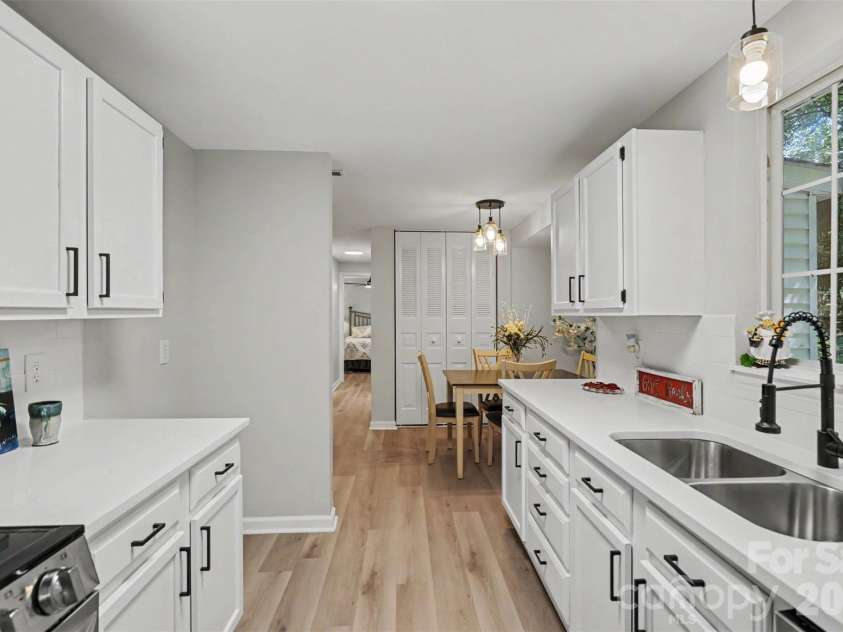 3140 Piney Grove Road, Charlotte, NC 28212.  MLS# CAR4419986, YatesRealty ID 48523. 