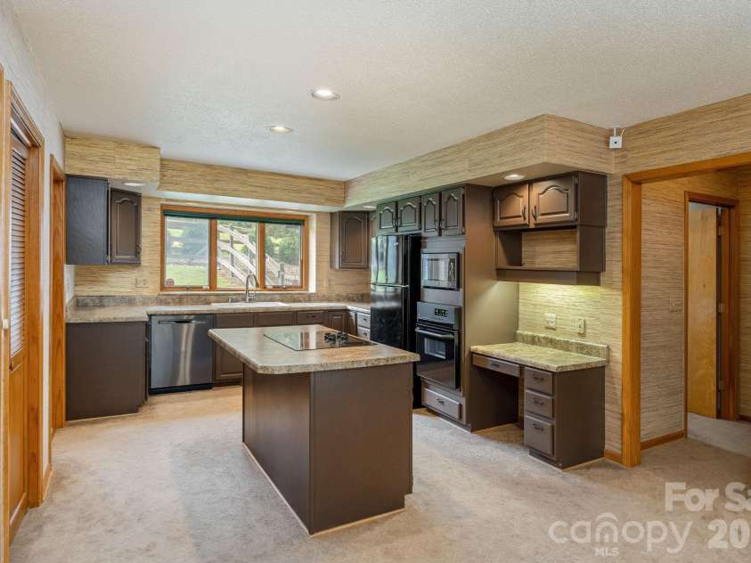 20 Spring Lake Drive, Mills River, NC 28759.  MLS# CAR4418364, YatesRealty ID 48524. 