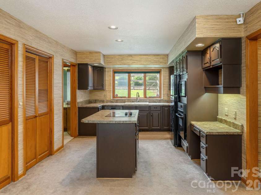 20 Spring Lake Drive, Mills River, NC 28759.  MLS# CAR4418364, YatesRealty ID 48524. 