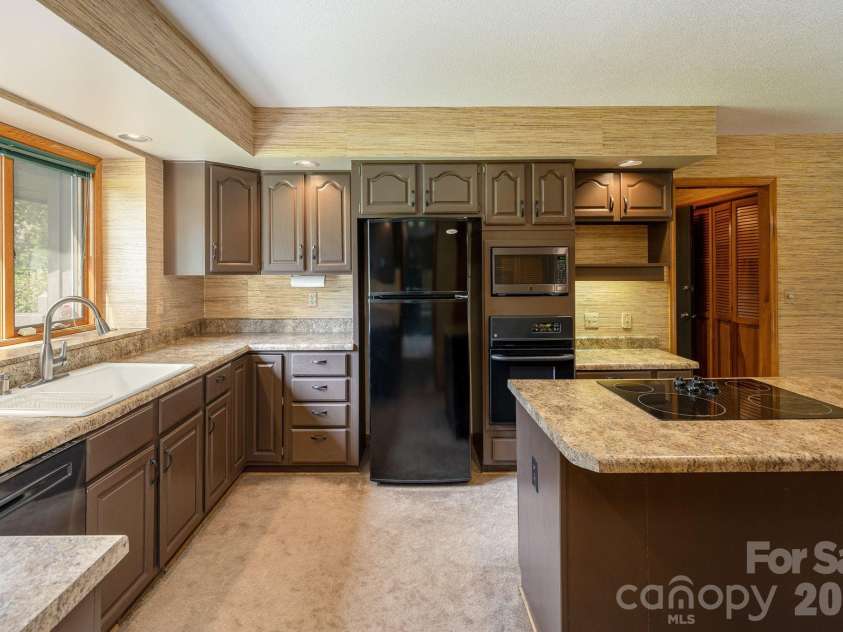 20 Spring Lake Drive, Mills River, NC 28759.  MLS# CAR4418364, YatesRealty ID 48524. 