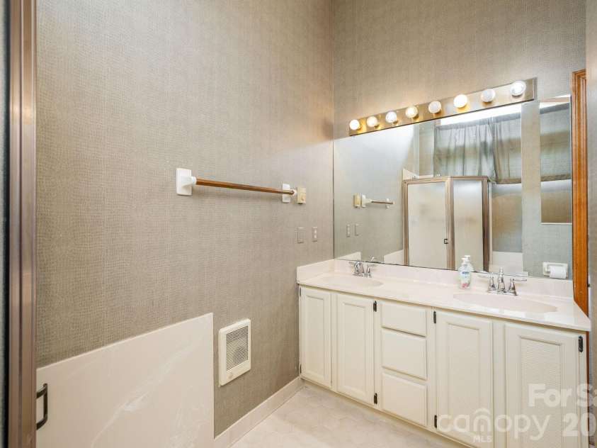 20 Spring Lake Drive, Mills River, NC 28759.  MLS# CAR4418364, YatesRealty ID 48524. 