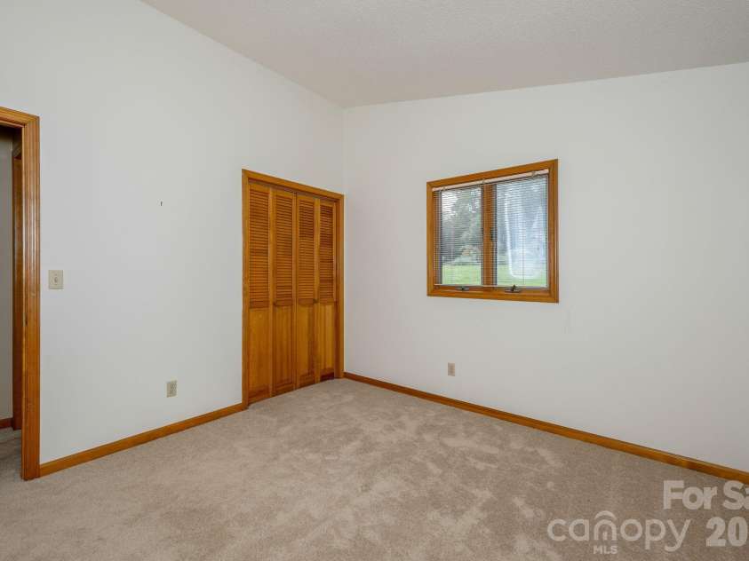 20 Spring Lake Drive, Mills River, NC 28759.  MLS# CAR4418364, YatesRealty ID 48524. 
