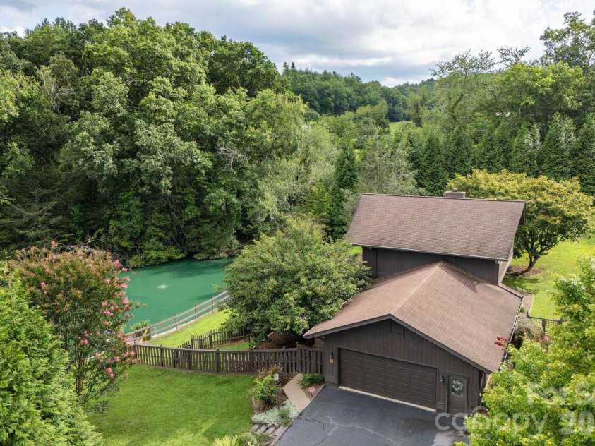 20 Spring Lake Drive, Mills River, NC 28759.  MLS# CAR4418364, YatesRealty ID 48524. 