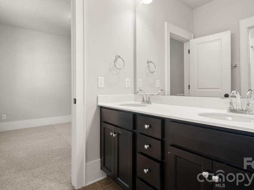 5218 Kelly Street, Charlotte, NC 28205.  MLS# CAR4420317, YatesRealty ID 48525. 2nd full bath