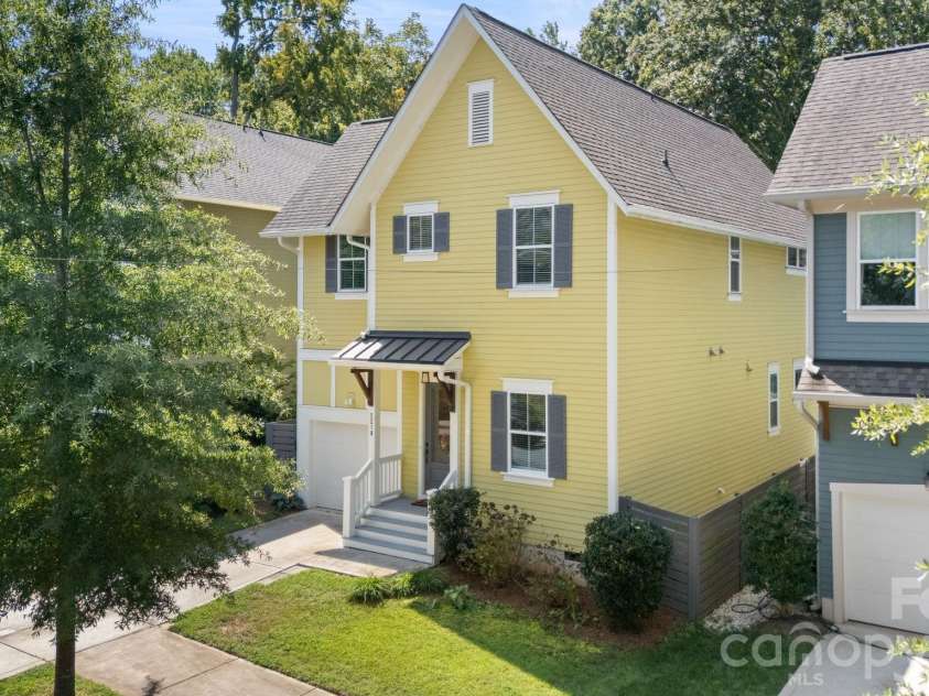5218 Kelly Street, Charlotte, NC 28205.  MLS# CAR4420317, YatesRealty ID 48525. 