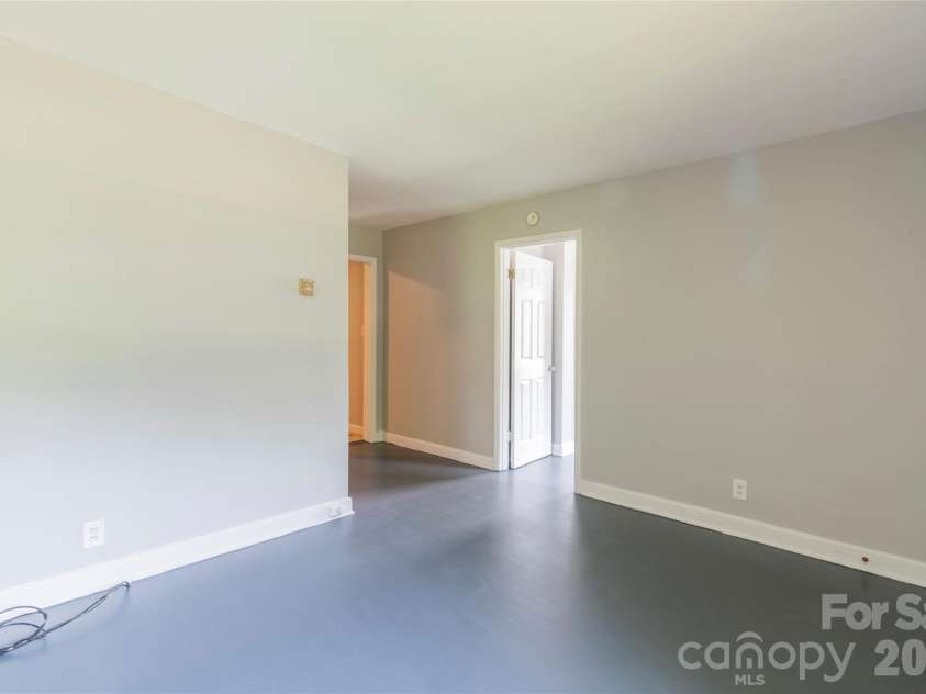 1812 Catherine Simmons Avenue, Charlotte, NC 28216.  MLS# CAR4420162, YatesRealty ID 48529. 